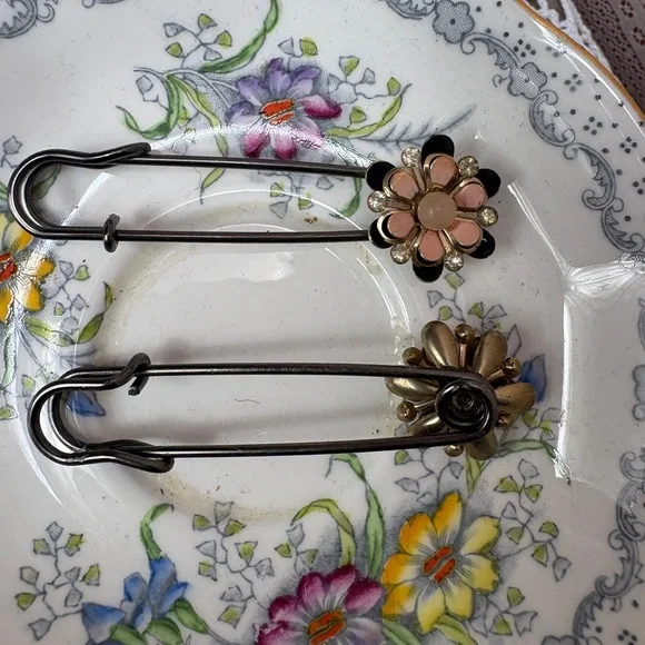 Refashioned Vintage Floral Rhinestone Kilt Pins (Set of 2) - Picture 6 of 7